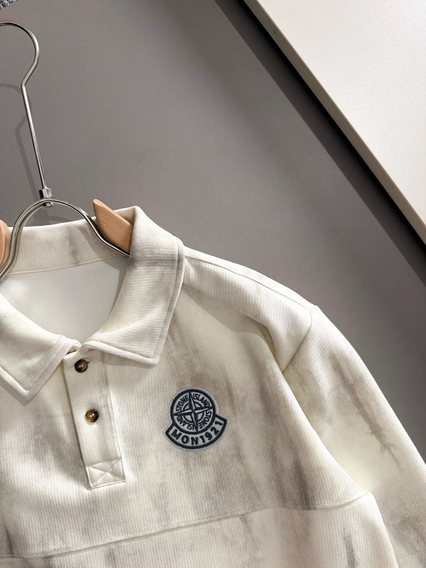 Mengkou Shitou Island 2026 long-sleeved sweatshirts for men and women Same Style. Many stars have the same style, the top Original version. Feel free to compare🆚The fabric is custom-dyed and lightly sprayed and distressed. The fabric, material and details are consistent with the original version. Special cotton and linen fabrics are used. The fabric cost is extremely expensive. It is twice as expensive as pure cotton materials. We will do better at all costs. Three standards are complete. The comparison between non-market products and my fabrics is very different. Only the top version is made! Size: M-4XL